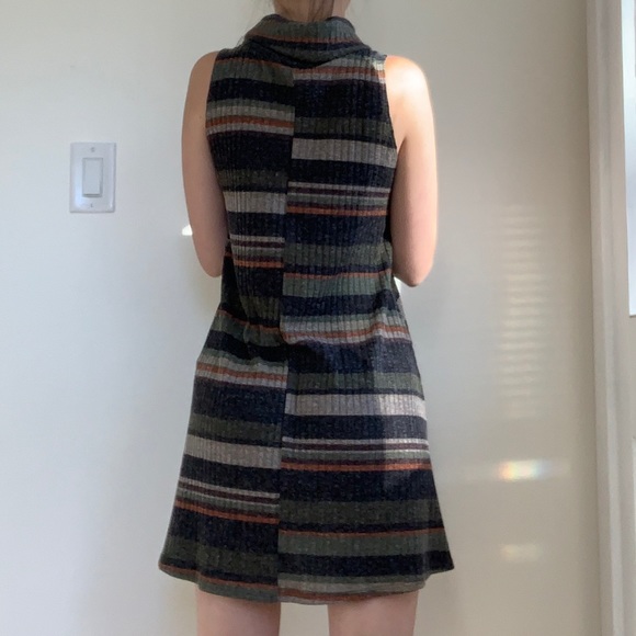Embrace Sleeveless Turtleneck Dress - Picture 4 of 8